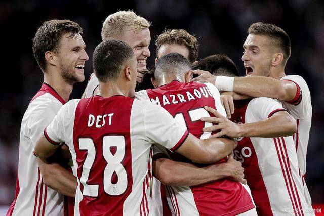 斯图尔特26+7美国女篮力克比利时 梅斯曼24分