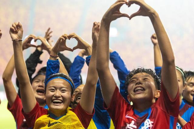 贺希宁44分深圳胜广东 王哲林19+10上海负吉林